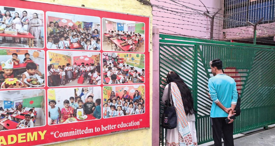 <span style='color:red;font-size:14px;'>স্কুলে শিশু নির্যাতনের অভিযোগ</span><br> শারমিন একাডেমিতে তালা দিয়ে গা ঢাকা দিয়েছে কর্তৃপক্ষ, বন্ধ সব নম্বর