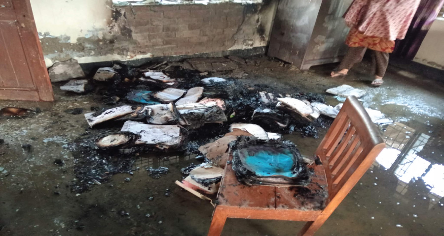 গৌরীপুরে গ্রামীণ ব্যাংকের কার্যালয়ে দুর্বৃত্তের অগ্নিসংযোগ