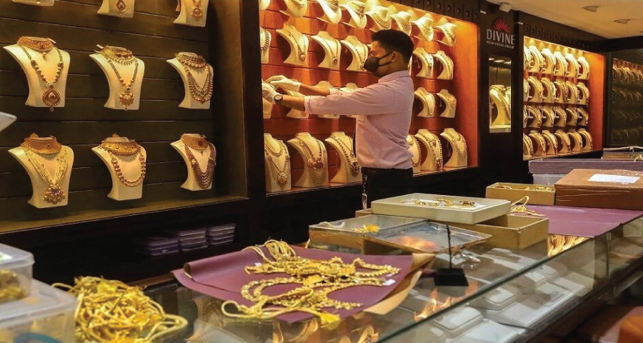 সোনার দাম অতীতের সব রেকর্ড ভেঙে নতুন উচ্চতায়