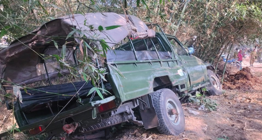 ট্রাকের ধাক্কায় সেনাবাহিনীর টহল গাড়ি খাদে, ৪ সেনা সদস্য আহত