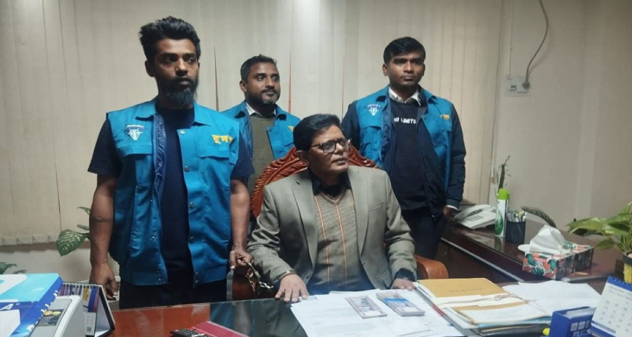 ঘুষের সোয়া লাখ টাকাসহ শিক্ষা অফিসার আটক