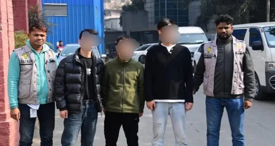 রাজধানীতে আইফোন তৈরির ‘মিনি কারখানা’: ৩ চীনা নাগরিক গ্রেপ্তার