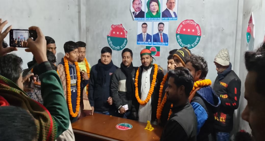 ঈশ্বরগঞ্জ বৈষম্যবিরোধী ছাত্র আন্দোলন ছেড়ে ছাত্রদলে যোগ দিলেন ১০ নেতাকর্মী