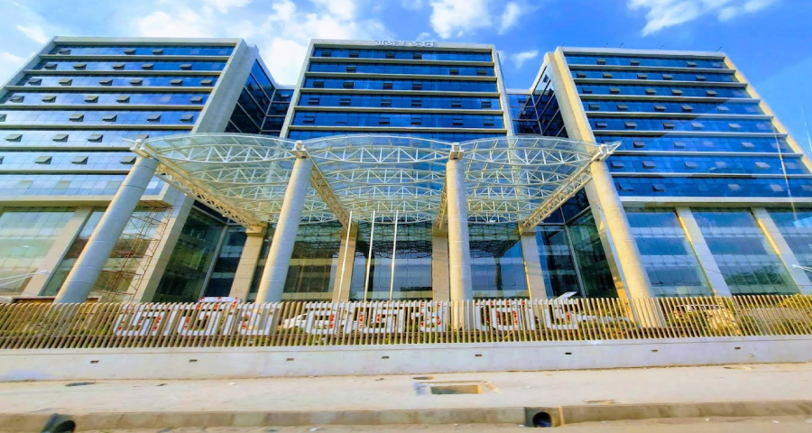 মোবাইল ফোন আমদানিতে শুল্ক কমেছে, কমতে পারে ফোনের দাম