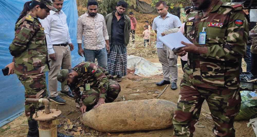 শক্তিশালী বোমার ওপর দেড় দশক ধরে চলছিল কাপড় ধোয়ার কাজ