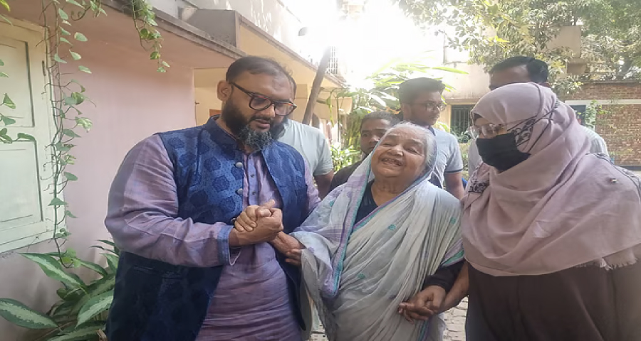‘আমরা খুব খুশি, আব্বা’, জামায়াতের সংসদ সদস্য আরমানকে বিএনপির প্রার্থী তুলির মা