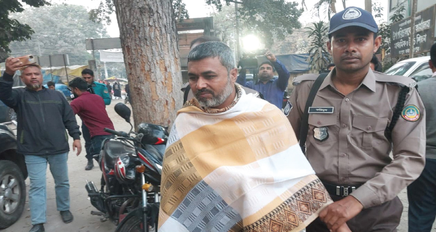 রংপুরে ঘুষ দিতে গিয়ে শিক্ষক আটক, ৮ লাখ টাকা জব্দ