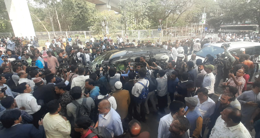 শপথ নিতে সংসদ ভবনে প্রবেশ করেছেন জামায়াতের আমির