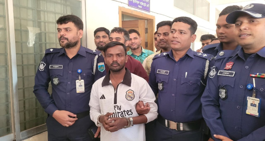 ‘ধাওয়া করে’ হিরো আলমকে ধরল পুলিশ