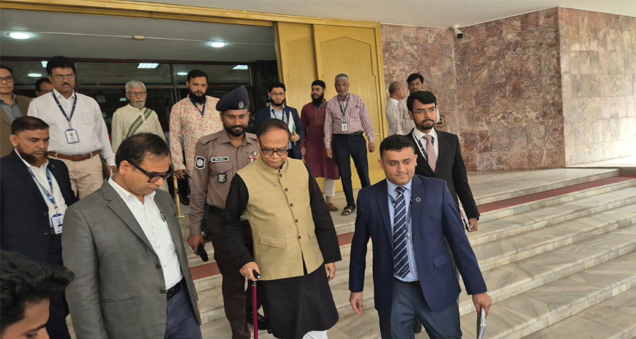 সরানোর খবরে কেন্দ্রীয় ব্যাংক ত্যাগ করলেন গভর্নর আহসান এইচ মনসুর