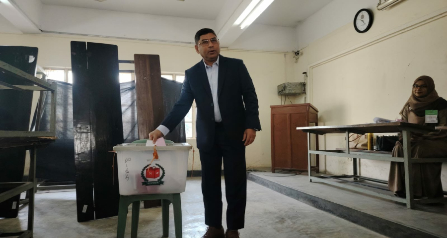 দেড় বছরের অপেক্ষার অবসান, নির্ভয়ে ভোট কেন্দ্রে আসুন : সেনাপ্রধান