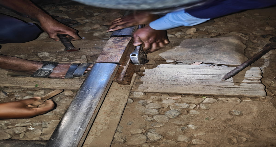 গফরগাঁওয়ে রেললাইন ভাঙা, দুই ঘন্টা পর ঢাকা-ময়মনসিংহ রুটে ট্রেন চলাচল স্বাভাবিক