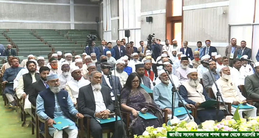 দেরিতে আসায় ১১ দলীয় জোট ও স্বতন্ত্র সংসদ সদস্যদের সঙ্গে শপথ নিলেন ইশরাক