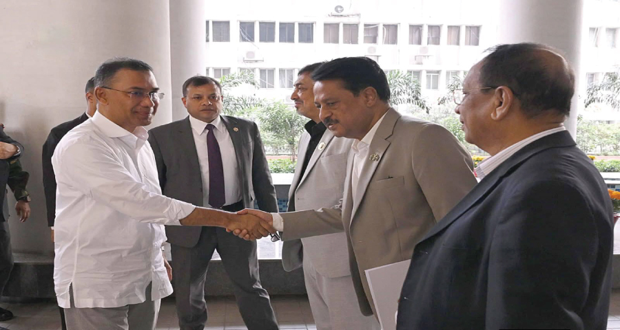 অতি সাধারণভাবেই অফিস করলেন নবনিযুক্ত প্রধানমন্ত্রী তারেক রহমান