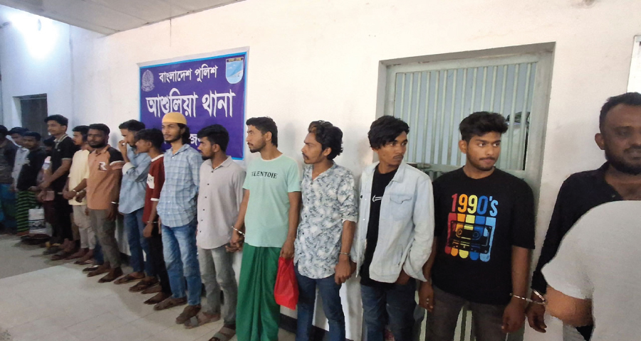 আশুলিয়ায় কিশোর গ্যাংয়ের ১৪ সদস্য গ্রেপ্তার