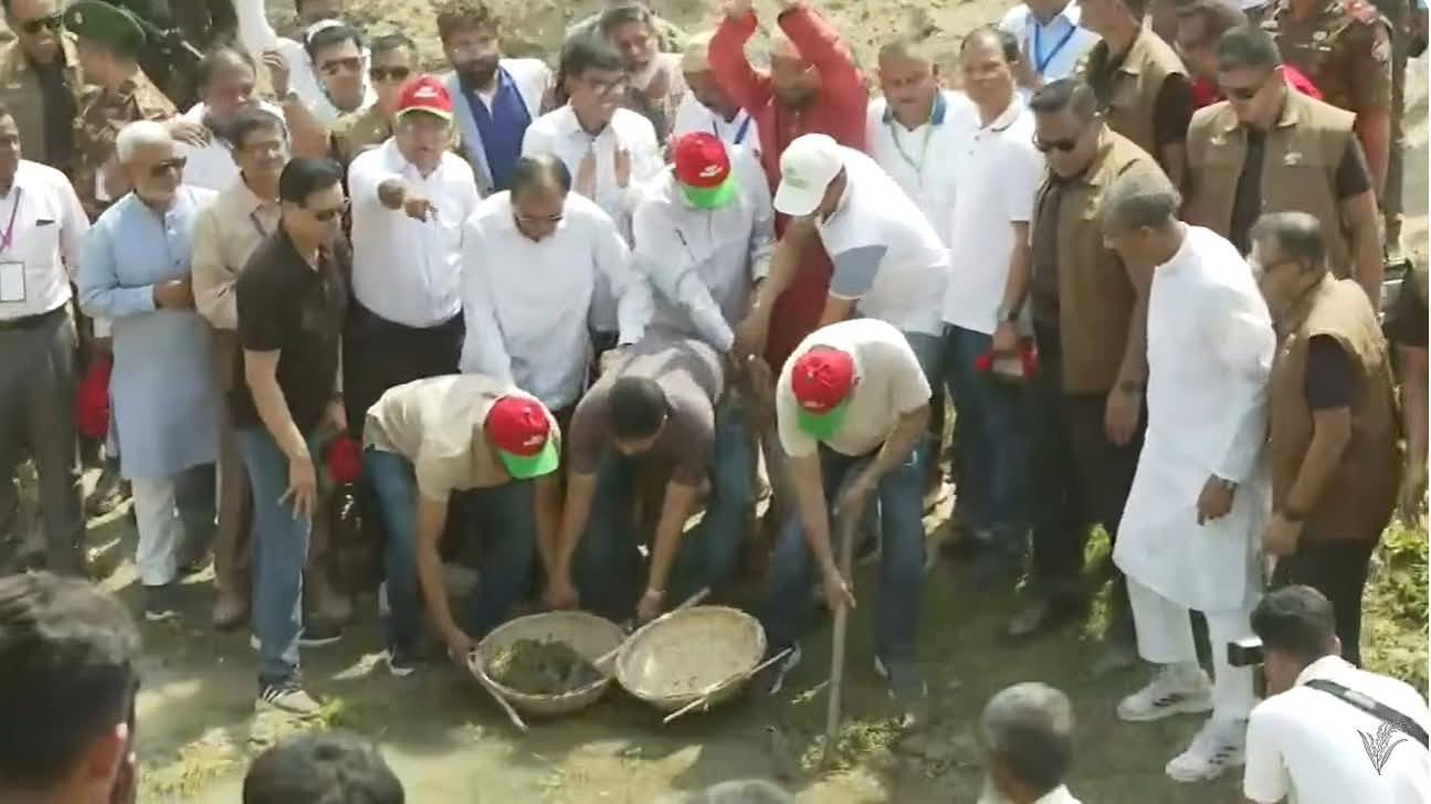 খাল খনন কর্মসূচির উদ্বোধন করলেন প্রধানমন্ত্রী