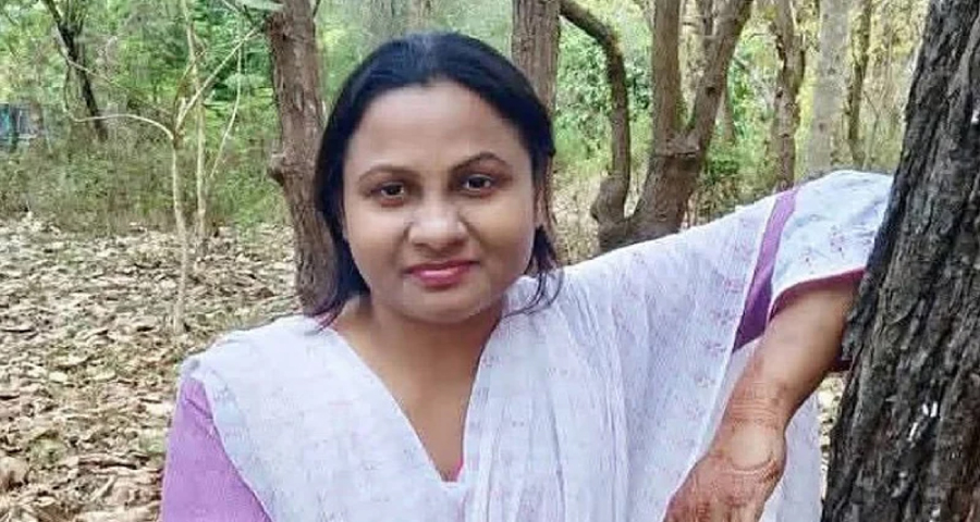 বিড়ালকে বাঁচাতে গিয়ে ছাদ থেকে পড়ে নারীর মৃত্যু