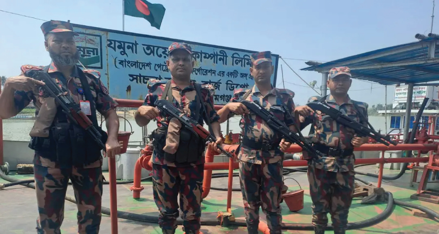 শৃঙ্খলা রক্ষায় তেলের ডিপোতে বিজিবি মোতায়েন