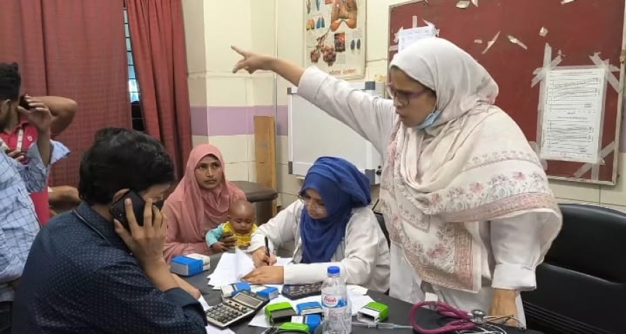 ময়মনসিংহ মেডিকেলে হামের সংবাদ সংগ্রহে গিয়ে নারী চিকিৎসকের হাতে সাংবাদিক লাঞ্ছিত