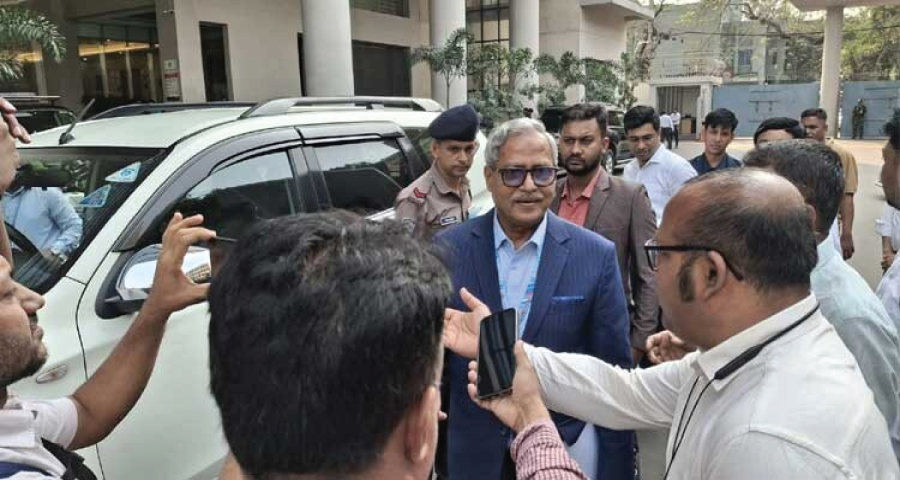 দুদক চেয়ারম্যান ও দুই কমিশনারের পদত্যাগ