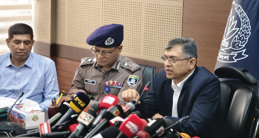 <span style='color:red;font-size:14px;'>স্বরাষ্ট্রমন্ত্রী</span><br> চাঁদাবাজ-অস্ত্রধারীদের তালিকা করে শিগগিরই সারাদেশে অভিযান