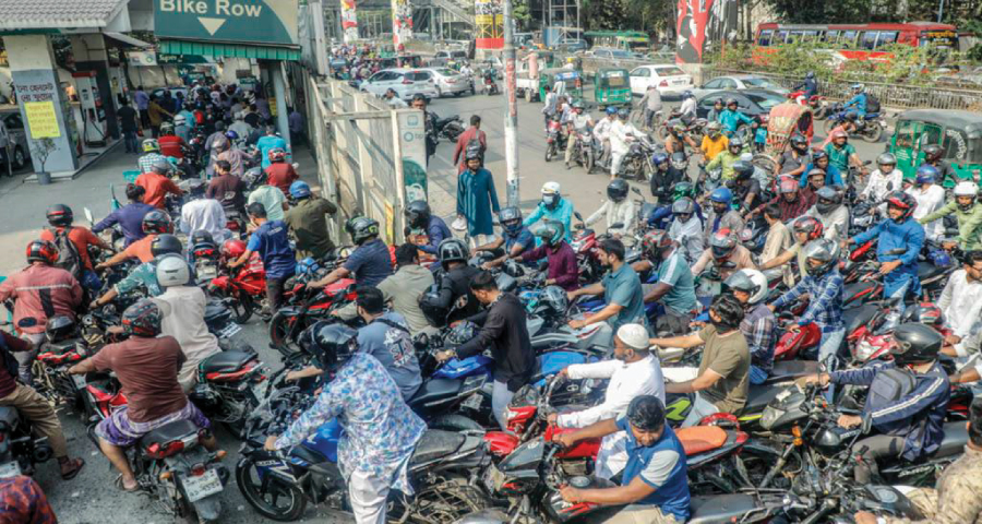 <span style='color:red;font-size:14px;'>রসিদ দেখিয়ে কিনতে হবে তেল</span><br> বেঁধে দেওয়া হয়েছে যানবাহনে তেল নেওয়ার সীমা