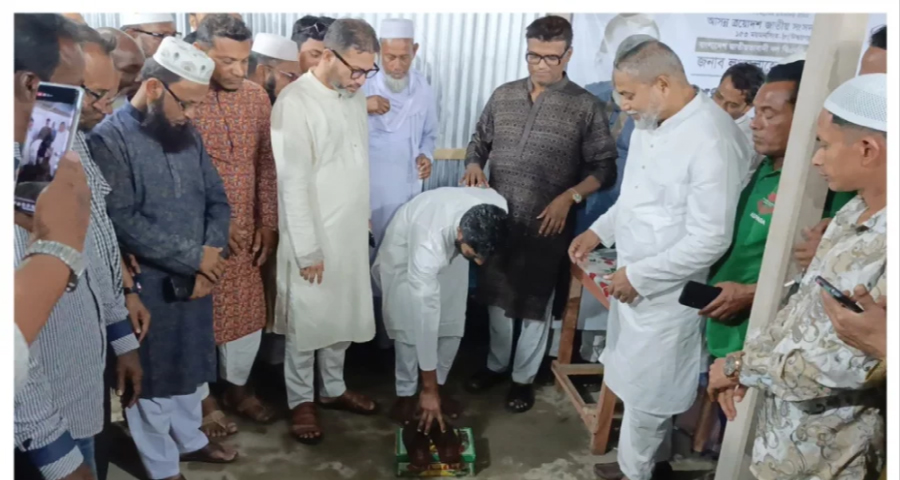 ১৬ বছর পর পায়ে জুতা পরলেন বিএনপি কর্মী