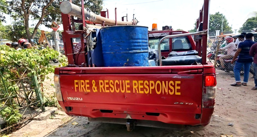 ‘ভুয়া চাহিদাপত্র’ দেখিয়ে তেল নিতে গিয়ে ধরা ৪ ফায়ারকর্মী