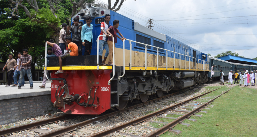 সব আন্তঃনগর ট্রেনে বসছে স্টারলিংক ইন্টারনেট, বাস-ফেরিতেও চালুর পরিকল্পনা