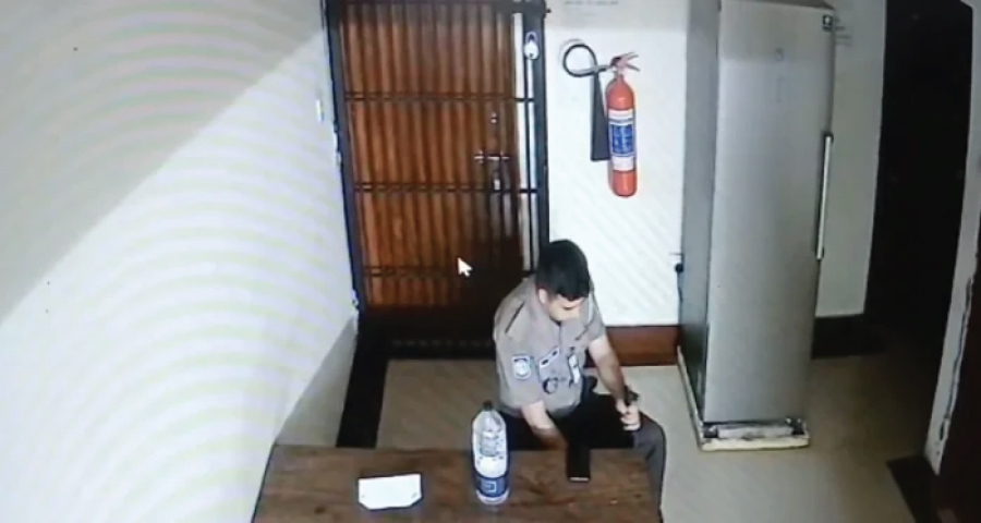 খুলনা নিজের অস্ত্রের গুলিতে পুলিশ সদস্য নিহত