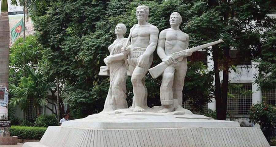 ঢাবির অপরাজেয় বাংলায় বজ্রাঘাতে ২ শিক্ষার্থী আহত