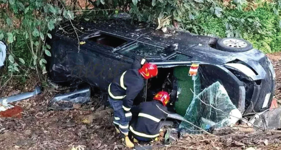 চট্টগ্রাম-কক্সবাজার মহাসড়কে মাইক্রোবাস খাদে, নিহত ৩