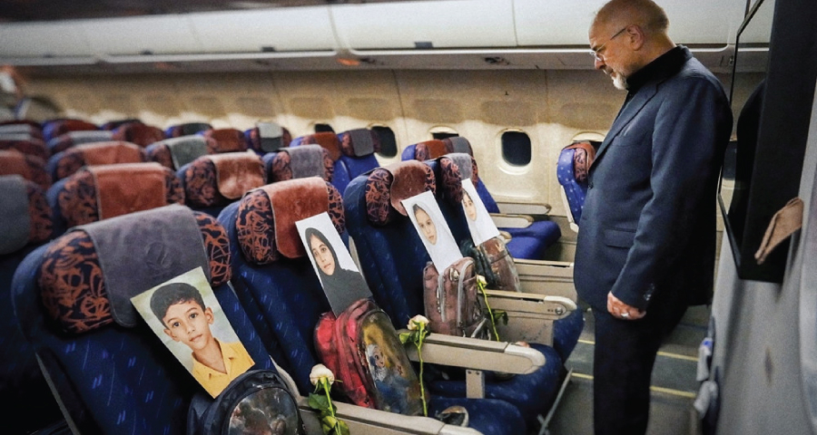 মিনাব স্কুলে হামলায় নিহতদের ছবি, রক্তাক্ত স্কুলব্যাগ নিয়ে পাকিস্তানে ইরানি প্রতিনিধিদল