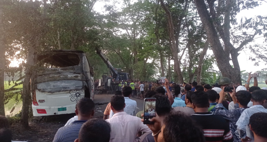 চলন্ত বাসে ভয়াবহ আগুন, নিহত ১