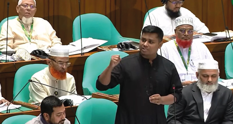 ট্যাক্স ফ্রি নয়, সরকারি মালিকানাধীন গাড়ি চেয়েছি : হাসনাত আবদুল্লাহ