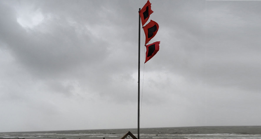 চার সমুদ্রবন্দরে ৩ নম্বর সতর্ক সংকেত, সাগরে নৌযান চলাচলে সতর্কতা