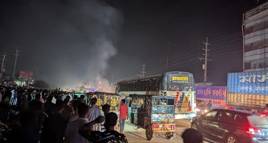 ভালুকায় উচ্ছেদ অভিযান ঘিরে মহাসড়ক অবরোধ, ঘণ্টাব্যাপী যান চলাচল বন্ধ