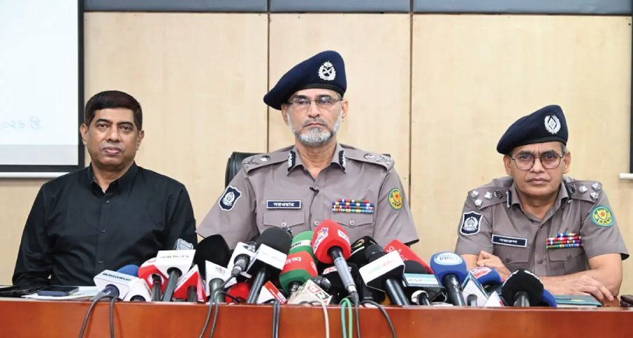 চাঁদাবাজির বিরুদ্ধে ‘জিরো টলারেন্স’, তদবিরকারীকেও অপরাধী ধরা হবে: ডিএমপি