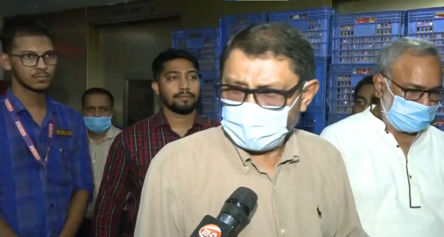 আদ্-দ্বীন মেডিকেলের ছাদে বেকারি দেখে স্বাস্থ্যমন্ত্রীর ক্ষোভ