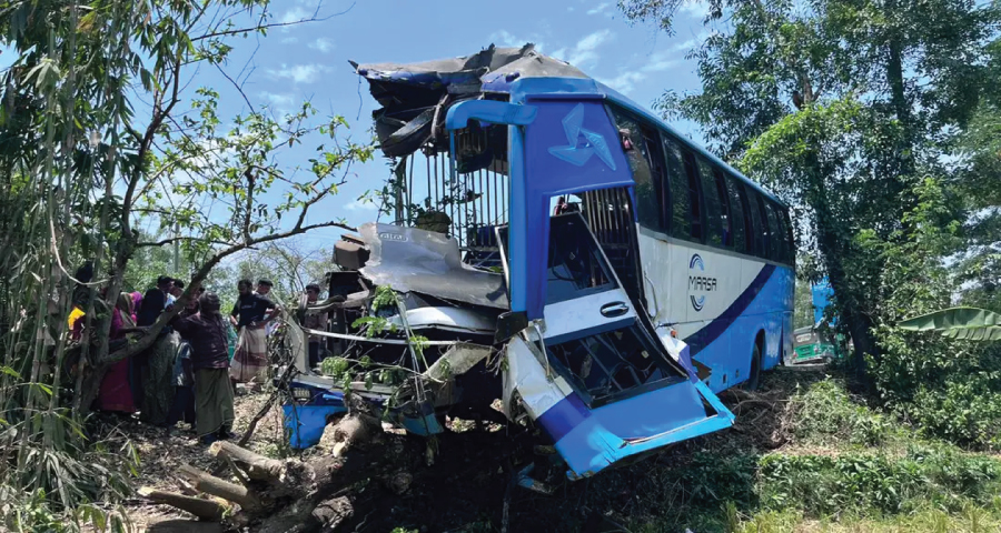 চট্টগ্রামের লোহাগাড়ায় মারসা পরিবহনের দুই বাসের সংঘর্ষ, প্রাণ গেল নারীর