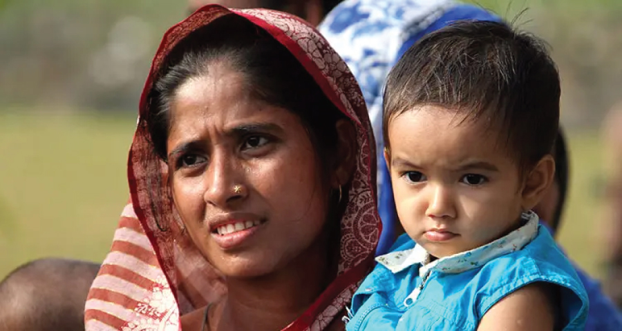 আজ বিশ্ব মা দিবস, ভালোবাসা আর শ্রদ্ধায় স্মরণ মমতাময়ী মাকে