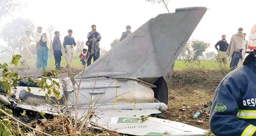 পাকিস্তান বিমানবাহিনীর যুদ্ধবিমান বিধ্বস্ত, নিহত ২ পাইলট