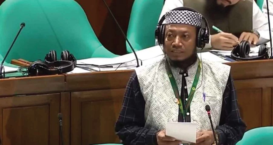 খুচরার অভাবে ৮০ পয়সা বেশি দিয়ে সিগারেট কিনতে হচ্ছে