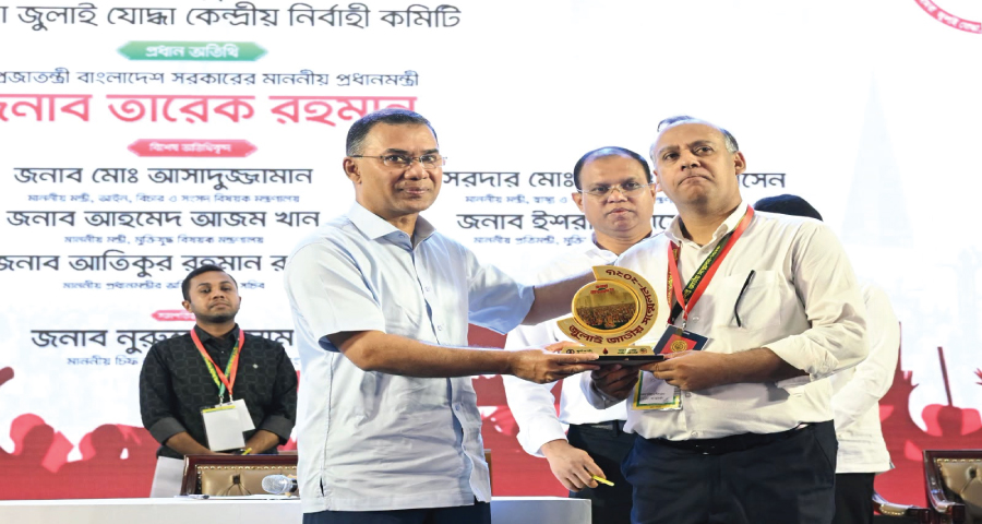জুলাই স্মৃতি স্মারক তুলে দিলেন প্রধানমন্ত্রী