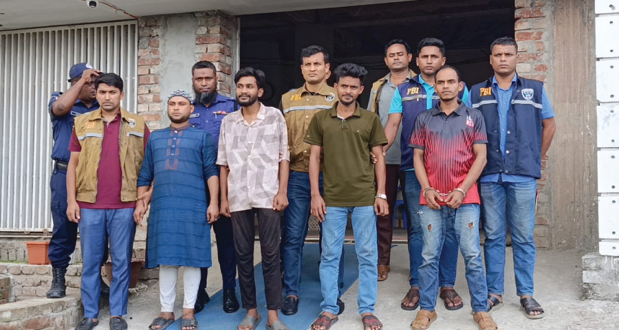 ময়মনসিংহে ঘরে ঢুকে ভাড়াটিয়াকে গলাকেটে হত্যার ঘটনায় বাড়িওয়ালার চার ছেলেকে গ্রেফতার করেছে পিবিআই