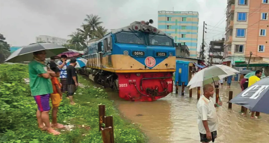 কক্সবাজার রুটে ট্রেন চলাচল বন্ধ, টিকিটের টাকা ফেরত দিচ্ছে রেল