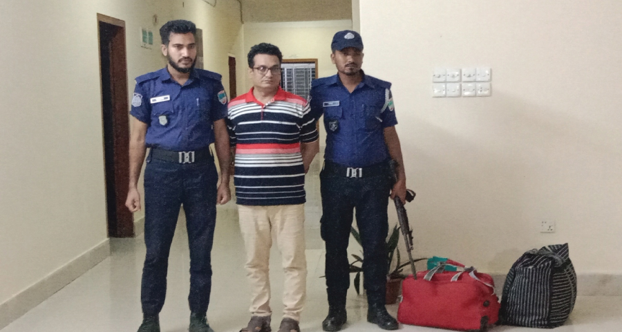 ভারতে পালানোর সময় সীমান্তে স্বেচ্ছাসেবক লীগের সভাপতি গ্রেপ্তার