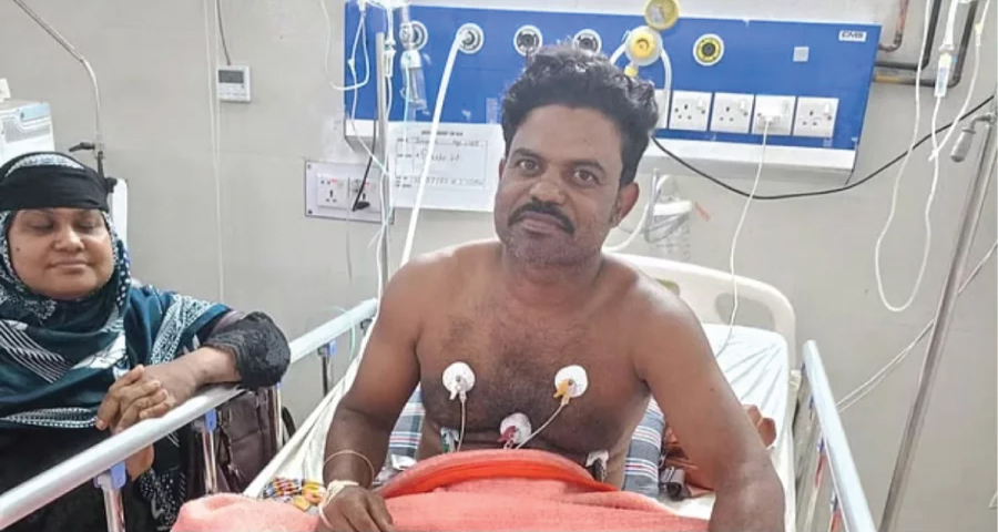 সাপের কামড় খেয়ে নিজেই হাসপাতালে চিকিৎসা নিচ্ছেন ‘বিষঝাড়া ওঝা’