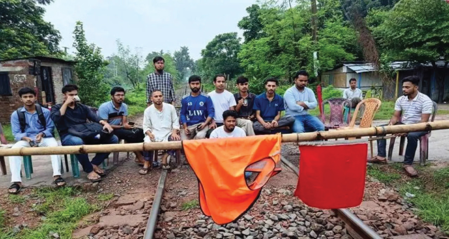 রাজশাহীর সঙ্গে সারা দেশের রেল যোগাযোগ বন্ধ
