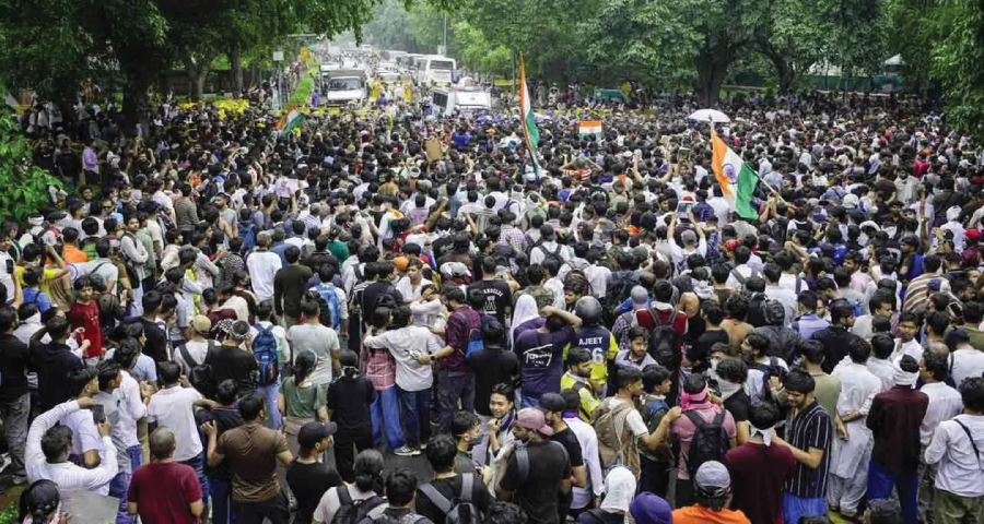 আন্দোলনে কাঁপছে দিল্লি, চাপের মুখে মোদি
